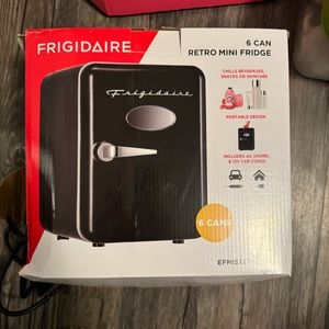 Frigidaire Rétro 6 Can Mini Black